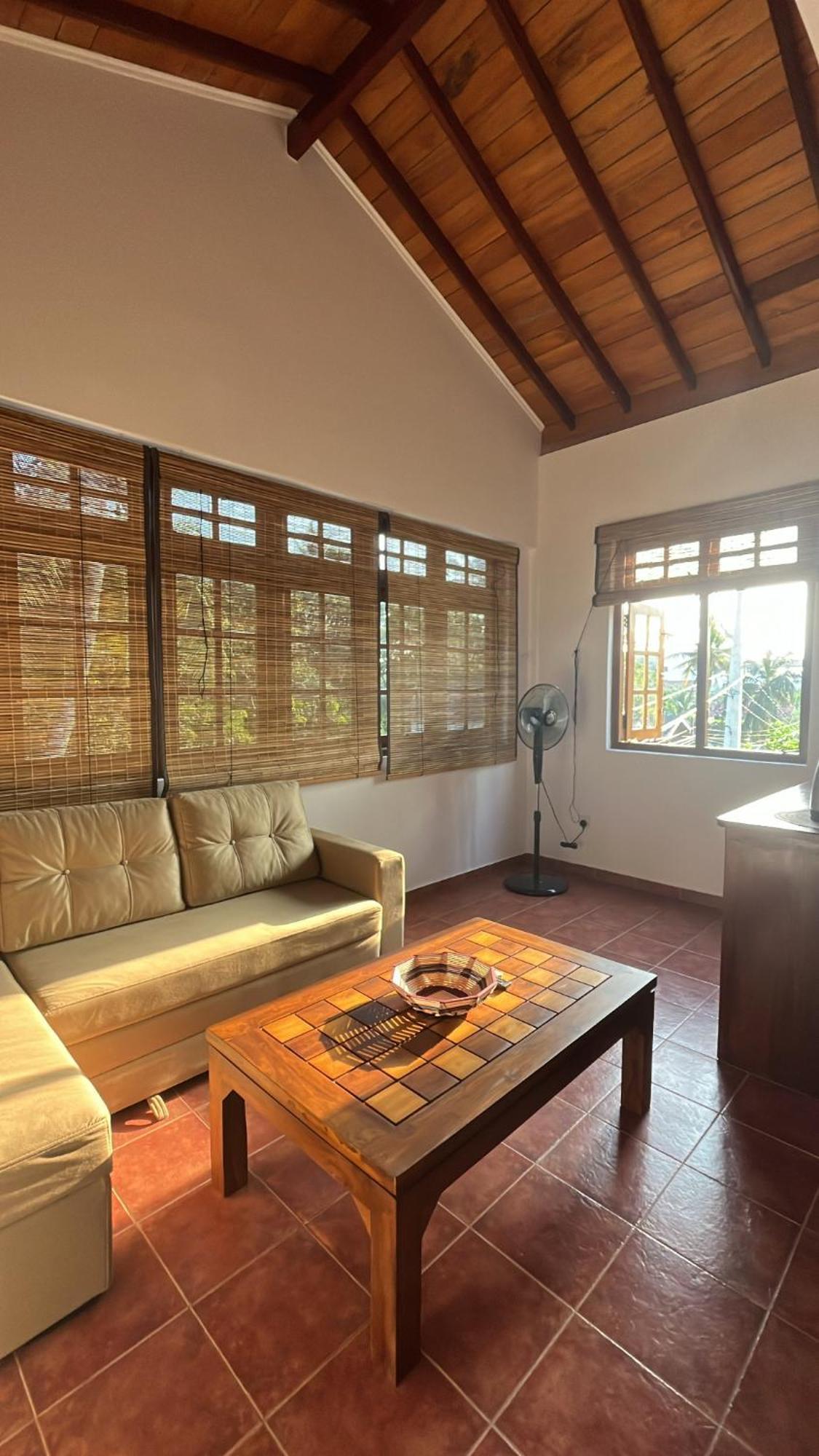 Beach Club Apartments Induruwa Exterior foto