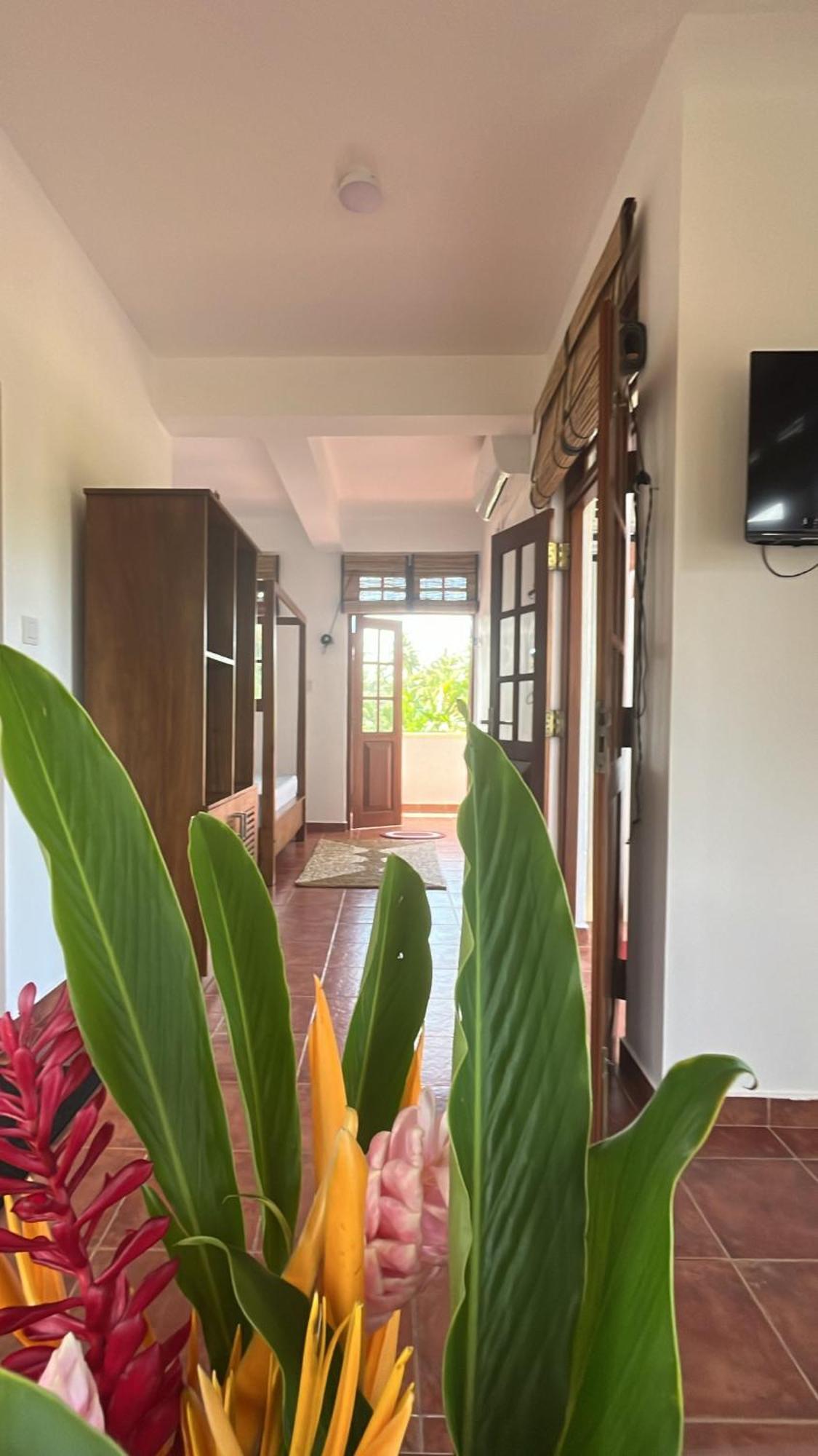 Beach Club Apartments Induruwa Exterior foto