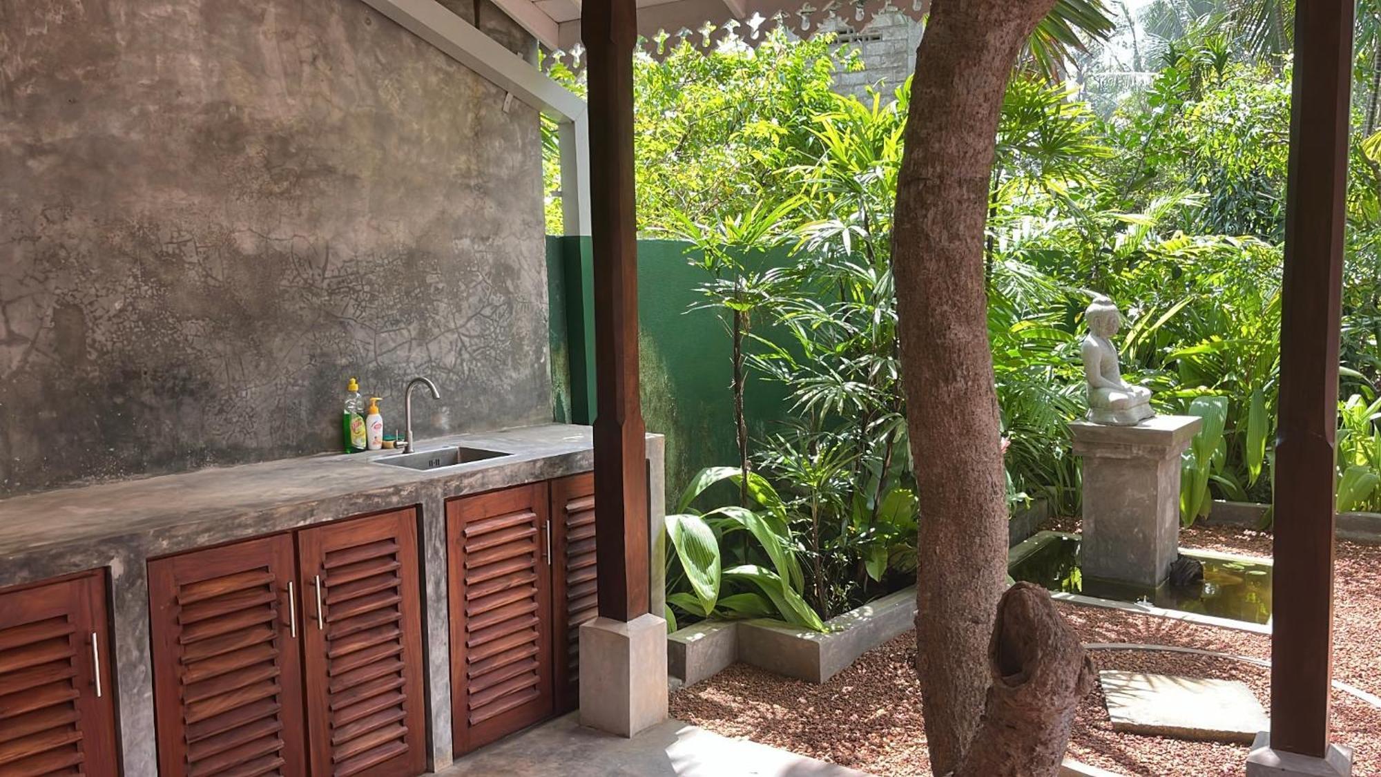 Beach Club Apartments Induruwa Exterior foto