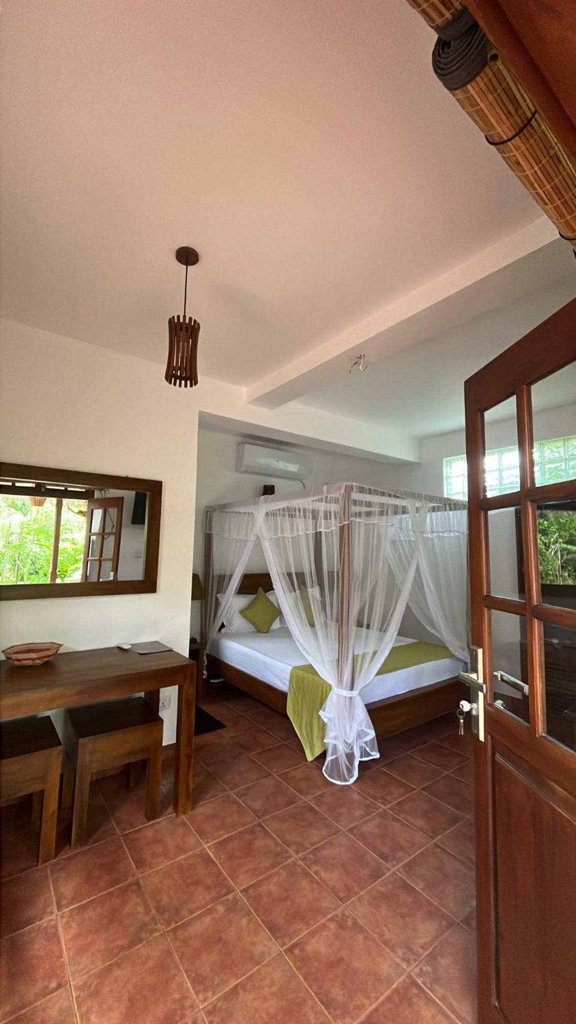 Beach Club Apartments Induruwa Exterior foto